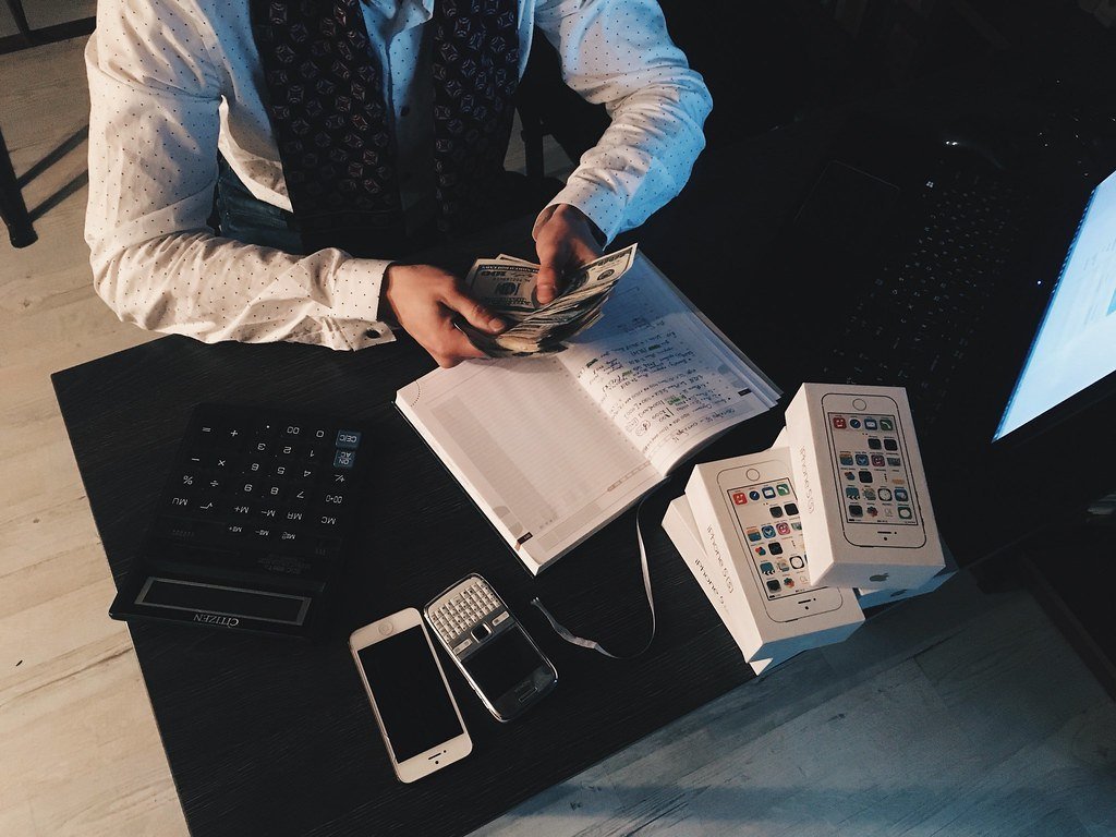 Contrato de Empréstimo de Dinheiro entre Pessoas Físicas: Como Emprestar com Segurança